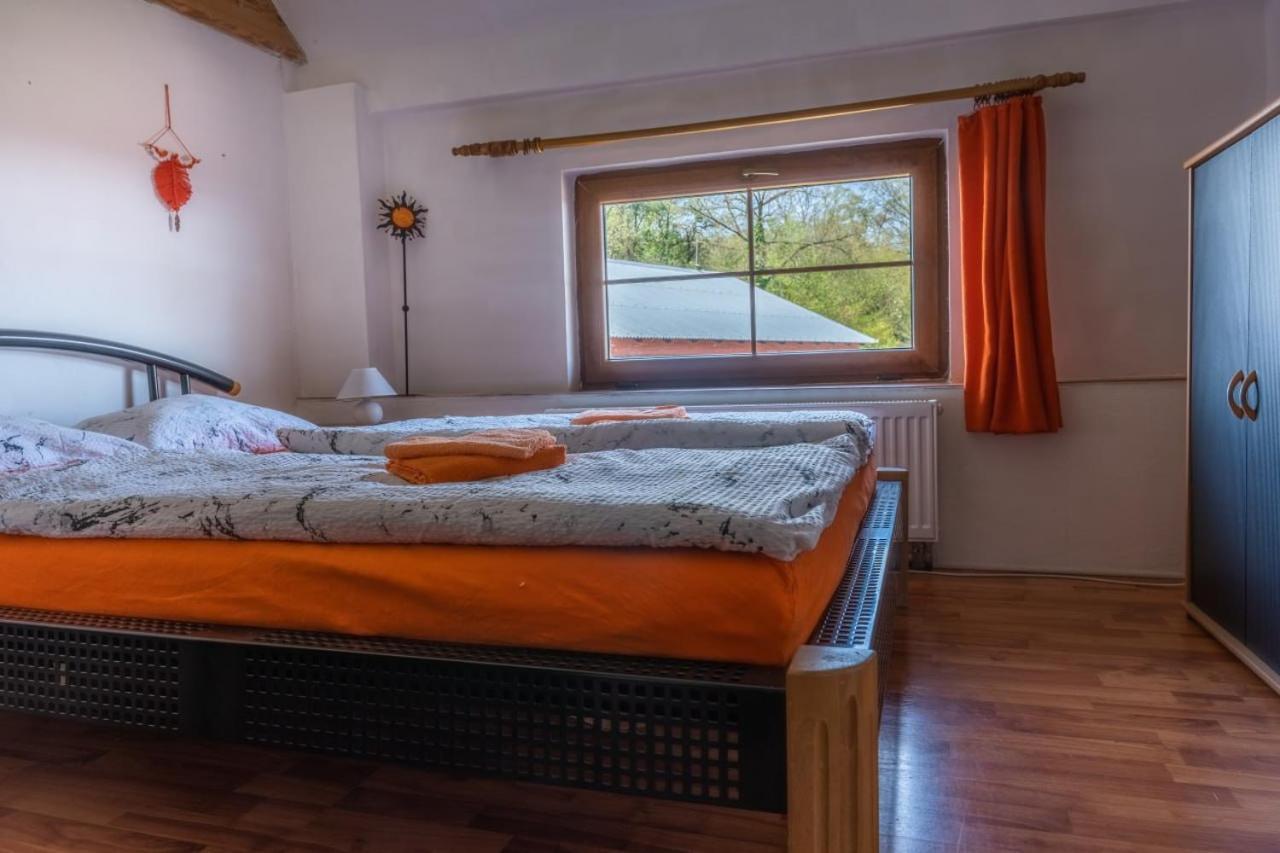 Villa Ranc Cerveny Mlyn à Lisov  Extérieur photo